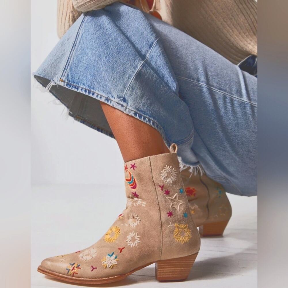 NWT Women's Free People Bowers Embroidered Booties Size 39